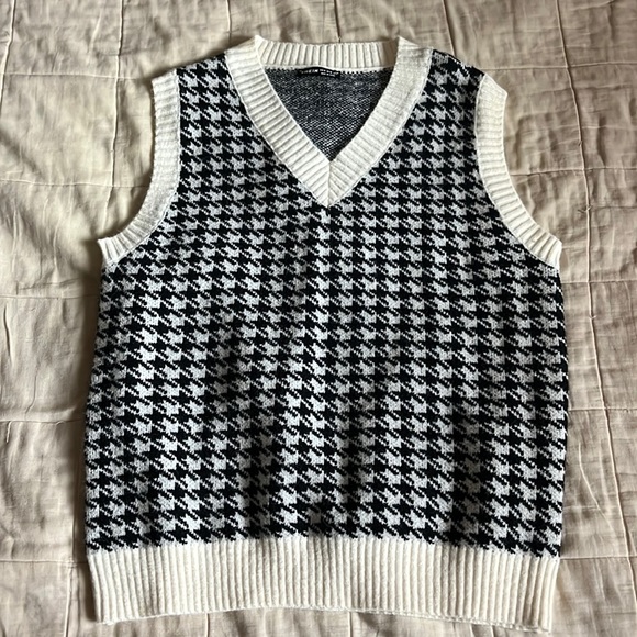 SHEIN Sweaters - Womens Shein Sweater Vest